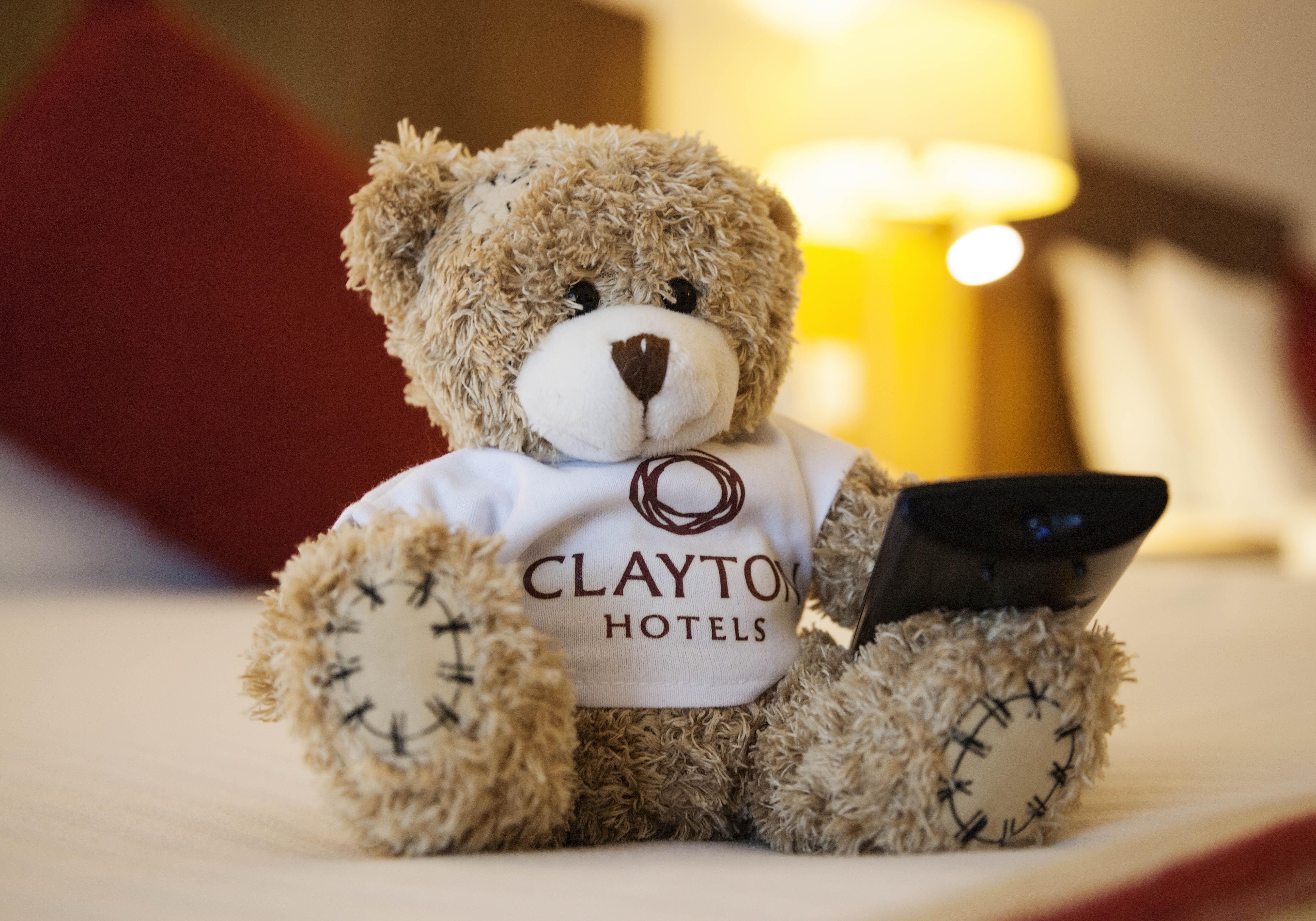 Clayton Hotel Cardiff Lane Дублин Экстерьер фото